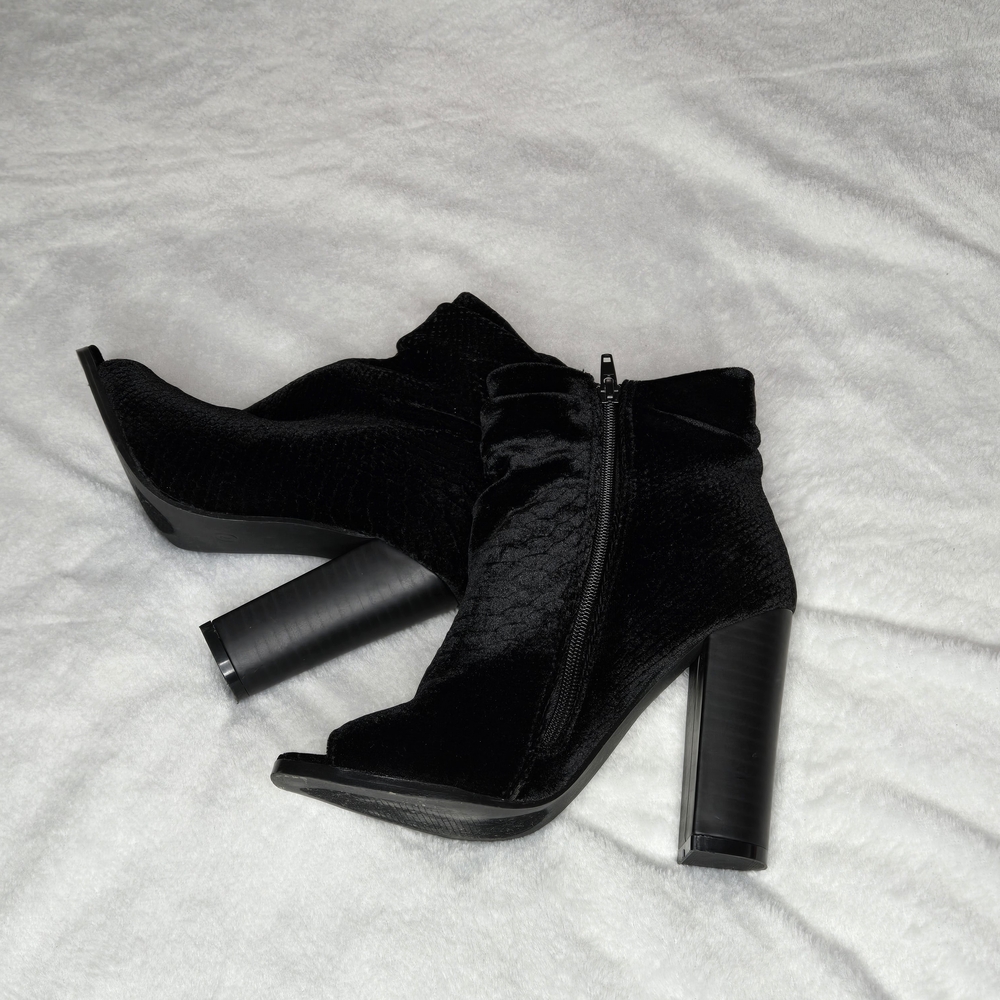 Elegant Black Ankle Boots